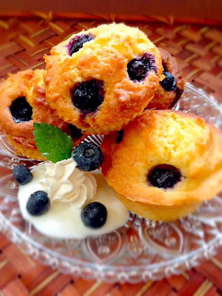 Snapdishの料理写真:Blueberry yogurt muffins🎵ﾌﾞﾙｰﾍﾞﾘｰ ﾖｰｸﾞﾙﾄﾏﾌｨﾝ|🌈Ami🍻さん