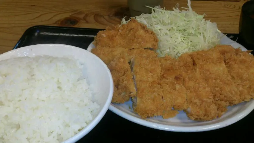 まるやのコンビカツはヒレとロース。ロースは脂の旨味、ヒレは肉自体の味。どっちも美味いな～！|SATOSHI OOCHIさん