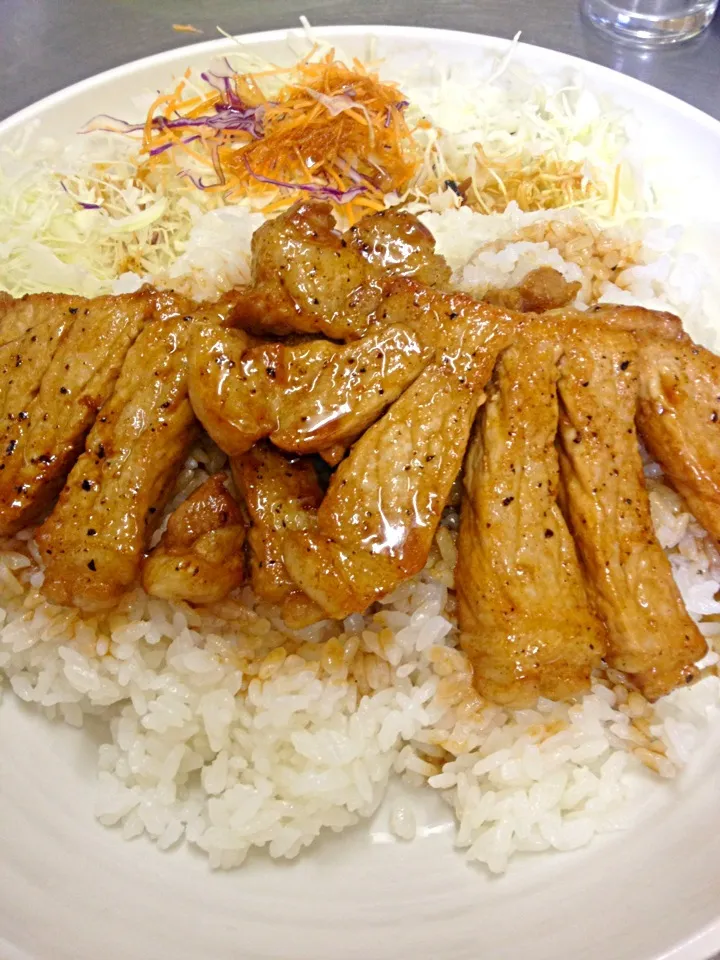 トンテキ丼|makunさん