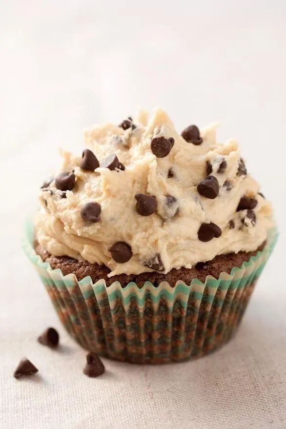 Chocolate chip cookie dough cupcakes!|mya comstockさん