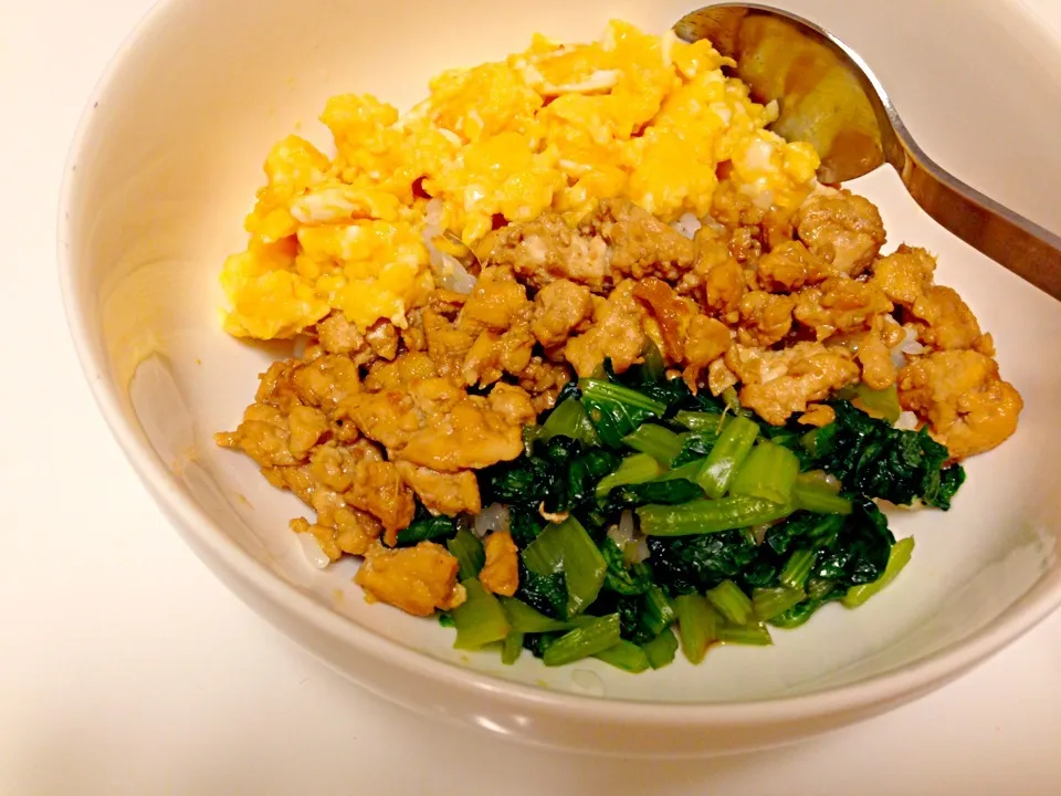 豆腐そぼろの三色丼|いしもんさん