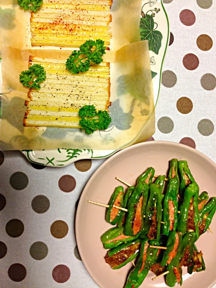 本日のアテ🍷🍸  しし唐のカッテージチーズ肉味噌詰めとカッテージチーズ明太子詰め&チーズ鱈のグリル焼き|ゆかゴリラさん