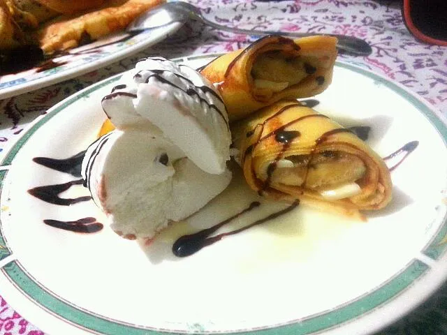 sweet banana pancake with vanilla ice cream|vitantriさん