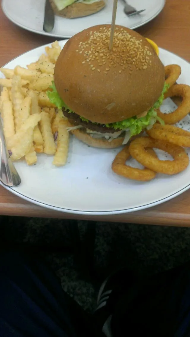 Snapdishの料理写真:hamburgers!!|andyさん