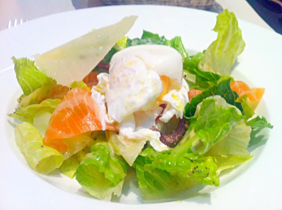 Caesar salad with smoked salmon|skyblueさん