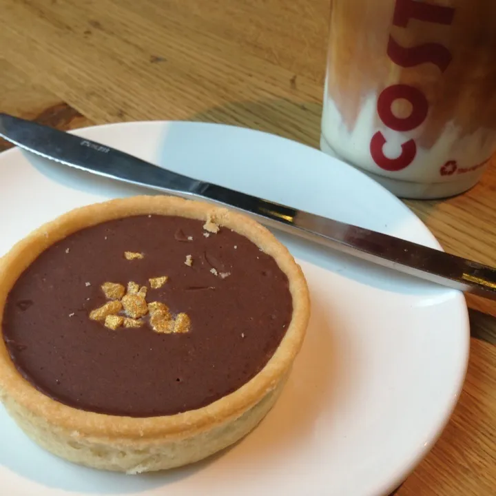 Chocolate praline tart and ice latte|Eric Chiewさん