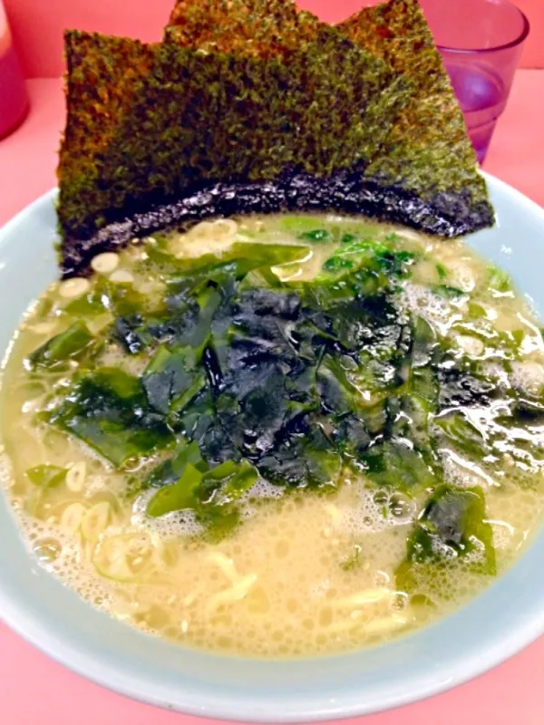 Snapdishの料理写真:千家のわかめラーメン＠根岸|Yasuhiro Koikeさん