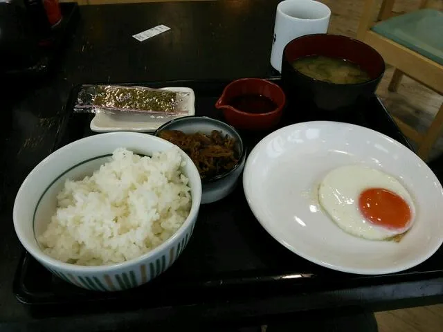 牛小鉢目玉焼き朝定食|Kentarou Nishimuraさん