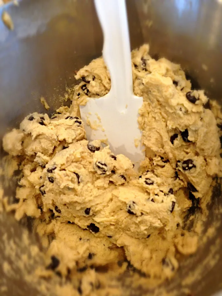 Chocolate Chip Cookie Batter....yumm!!!|becky chenierさん