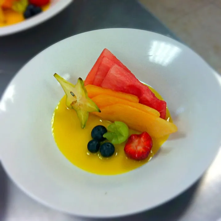 Snapdishの料理写真:Plato de frutas con curry de mango|Mayriis Loveさん