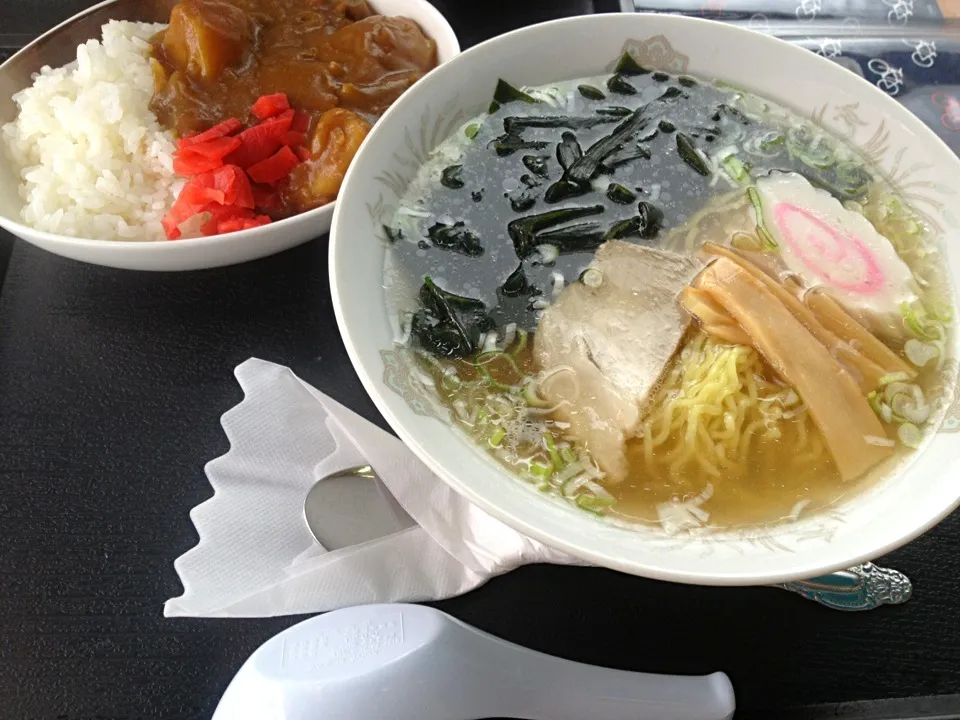 半ラーメン・半カレー|ぬぬ。さん