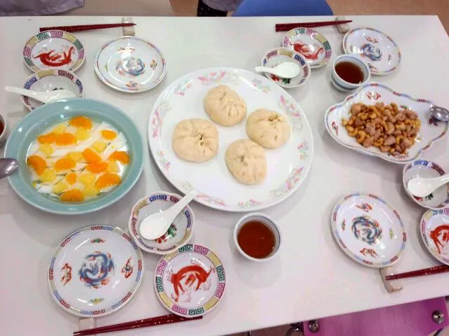 肉まん　鶏肉とカシューナッツの炒めもの　牛乳かん|さぁこさん