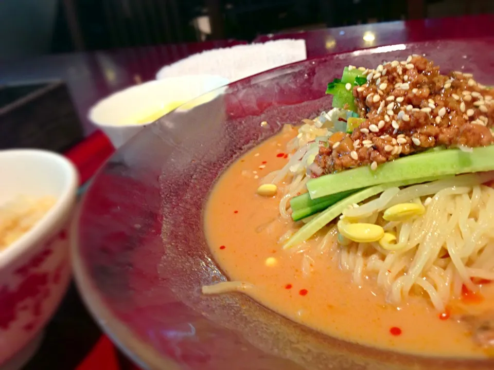 Snapdishの料理写真:赤坂離宮の冷し担々麺。  うーん…イマイチ…(>_<)|まあん👽さん