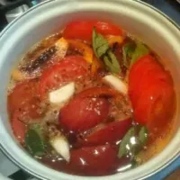 Snapdishの料理写真:Making a great tomato soup with tomatoes, tamarillo, fresh lovage and fenugreek.|Stanisław Raczyńskiさん