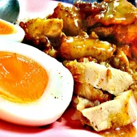 ข้าวหมูกรอบหมูแดงไข่มะตูม|Pushさん