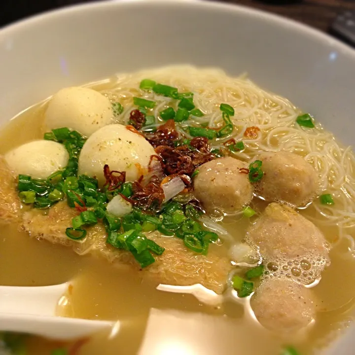 Fish & meat balls beehoon soup|(*¯︶¯*)さん