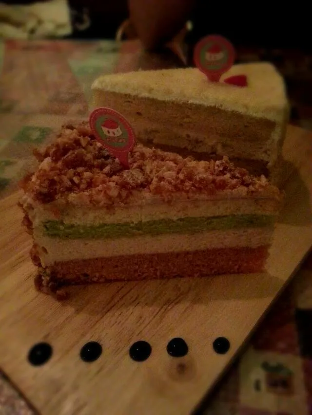 ♥lovely pink n yam cake~yummy...|Wan Goeyさん