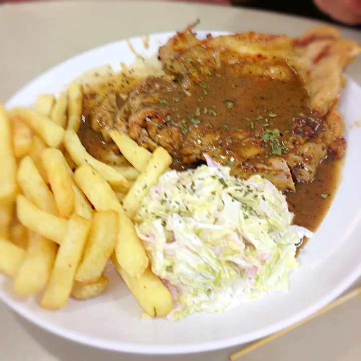 Chicken chop with black pepper sauce. ^^|해리さん