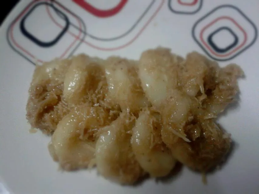 kuih puteri mandi . it is a traditional pastry in malaysia ..|meq ai'inさん