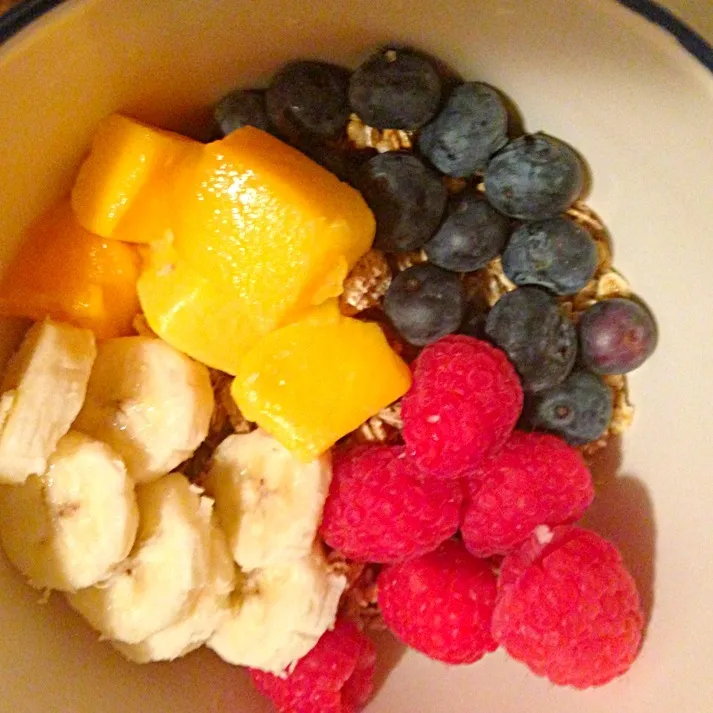 fruit salad cereal :)|eminanasawaさん