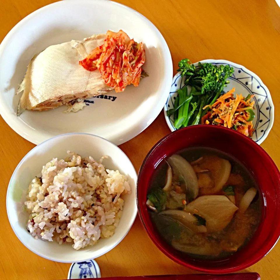 カレイ酒蒸し、野菜小鉢、味噌汁|mamiさん