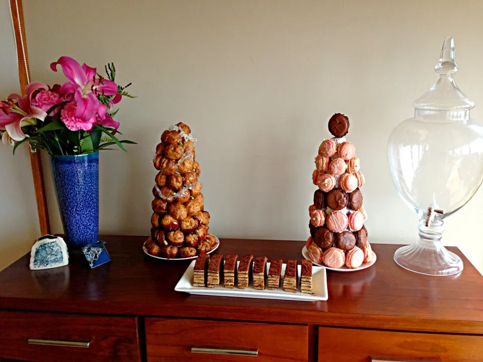 Croquembouche, rose and chocolate macaron tower and opera cake|kipper's kitchenさん