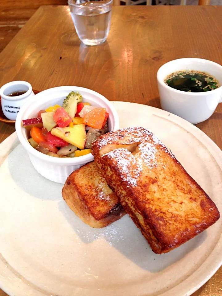 Snapdishの料理写真:横浜元町 cafe fourのフレンチトースト|はるたさん