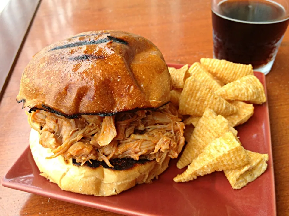 pulled smoked chicken sandwich|Chris Shannonさん