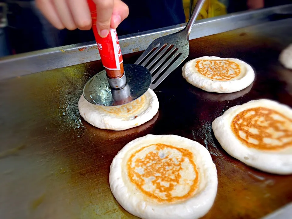 Snapdishの料理写真:もう焼けます！호 떡🇰🇷|ジュンコ バイヤーさん