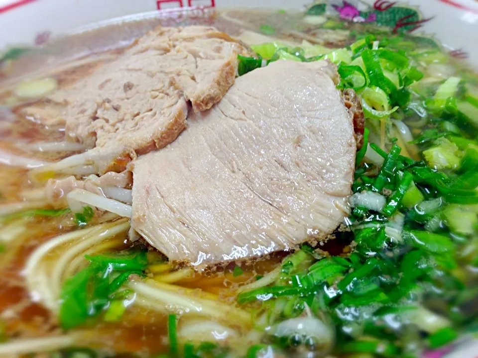 Snapdishの料理写真:山口県のラーメンと言えば、
牛骨醤油。美味いんだぞぉー(⌒▽⌒)|まあん👽さん