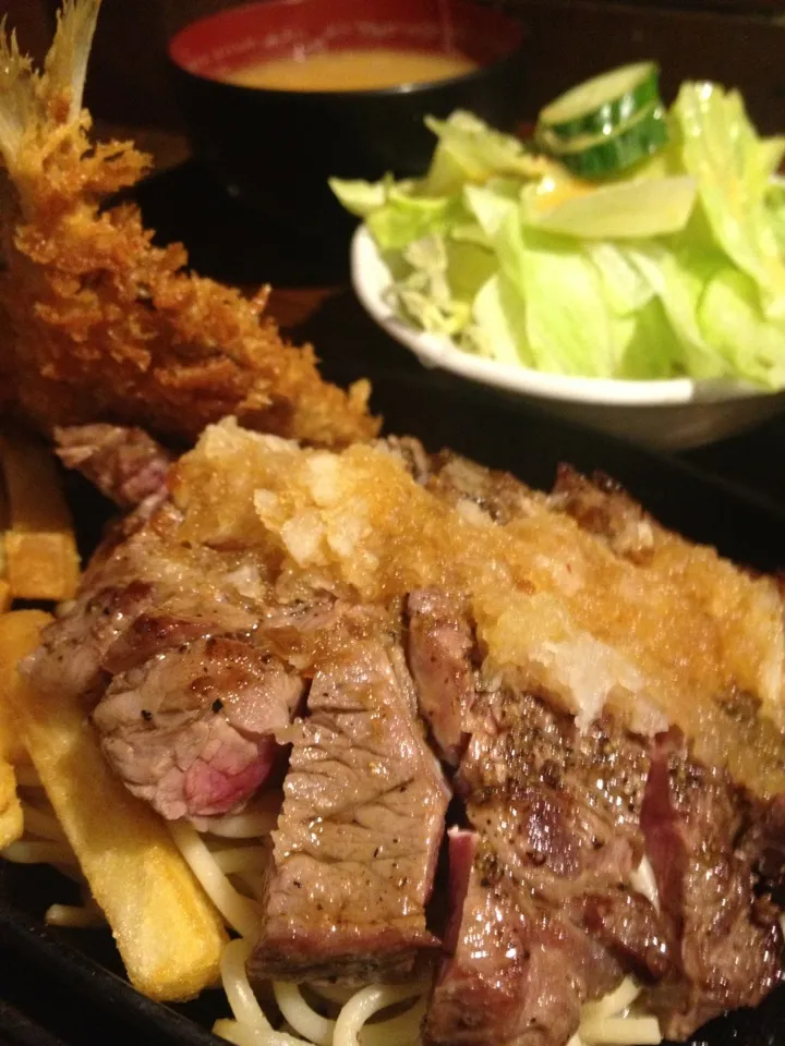 Snapdishの料理写真:牛丼ステーキとアジフライ定食|Hajime Sakaiさん