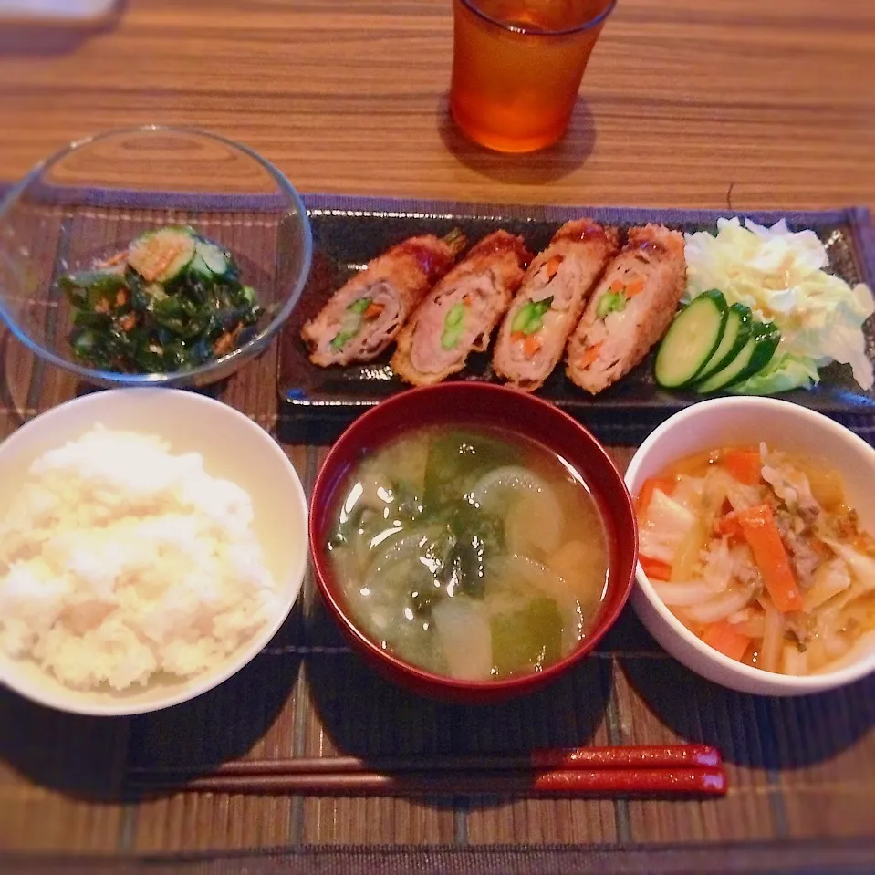 アスパラとチーズの肉巻フライ、野菜の辛味噌炒め、ワカメと桜海老の酢の物|はるさん