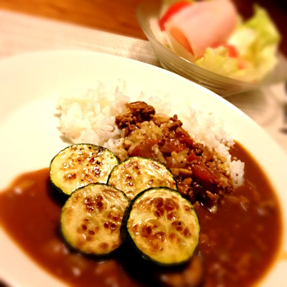 トマト・ナス・ズッキーニで夏野菜カレー|ハナさん