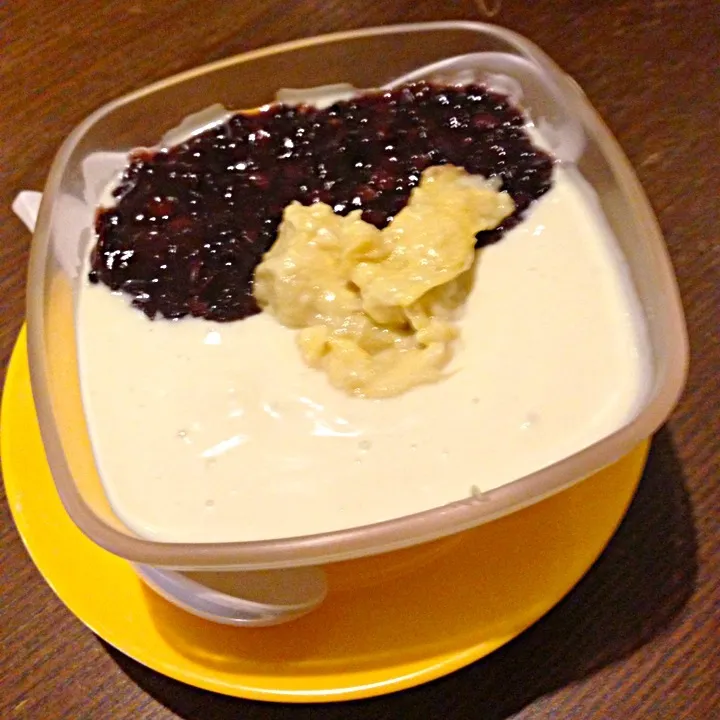 Durian mousse with black glutinous. 😋|해리さん