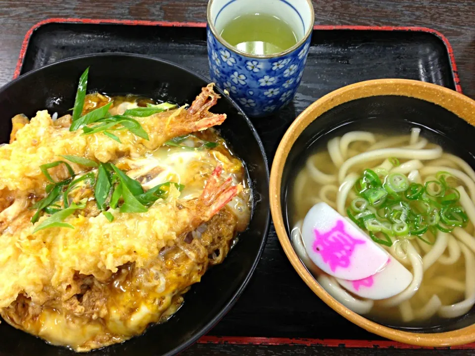 資さんうどんの天とじセット😋|みほままこさん