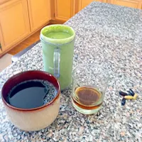 Health breakfast! Green smoothie w/ avocado. Coffee. Aloe Vera and vitamins... Whoo!|Jennifer Beaverさん