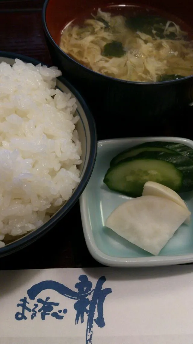 Snapdishの料理写真:【代々木上原 一新】鰆の定食についてきたお椀とお新香♪♪♪|うめロクさん