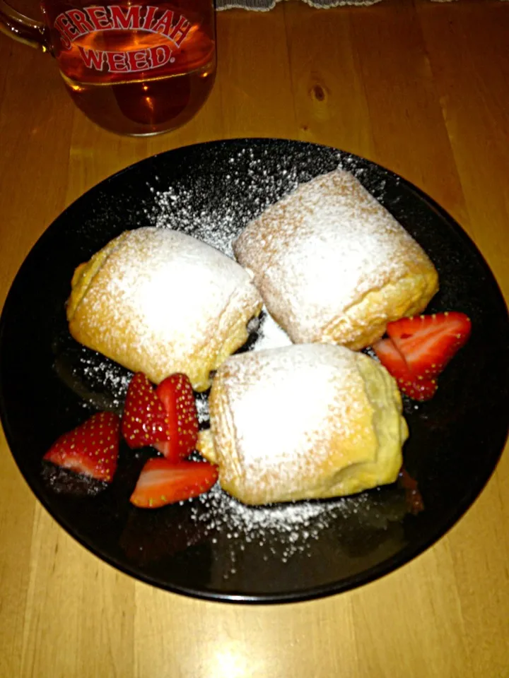 Pain Au Chocolat w/ Strawberries|Kerry McAreaveyさん