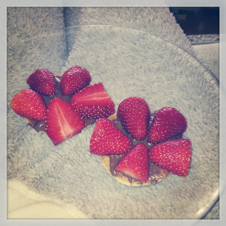 Pancakes w/ Nutella + Strawberries|Kerry McAreaveyさん