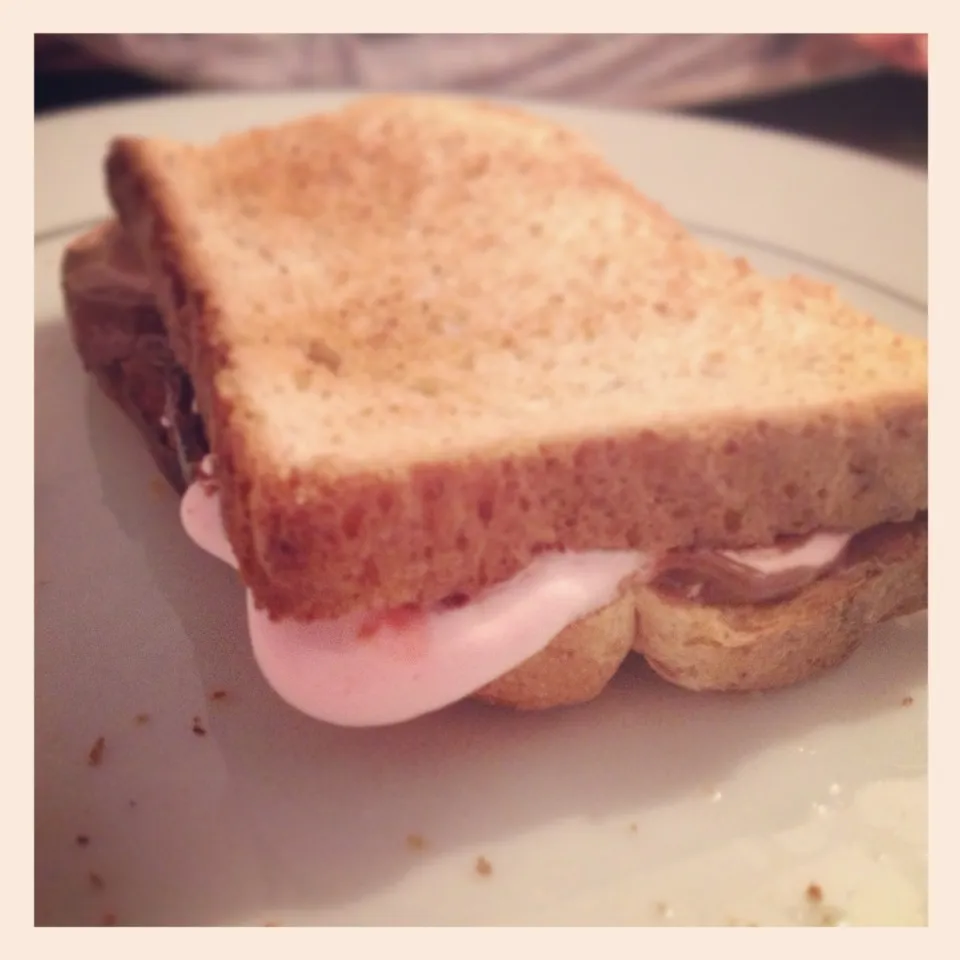 Nutella + Marshmallow Toastie|Kerry McAreaveyさん