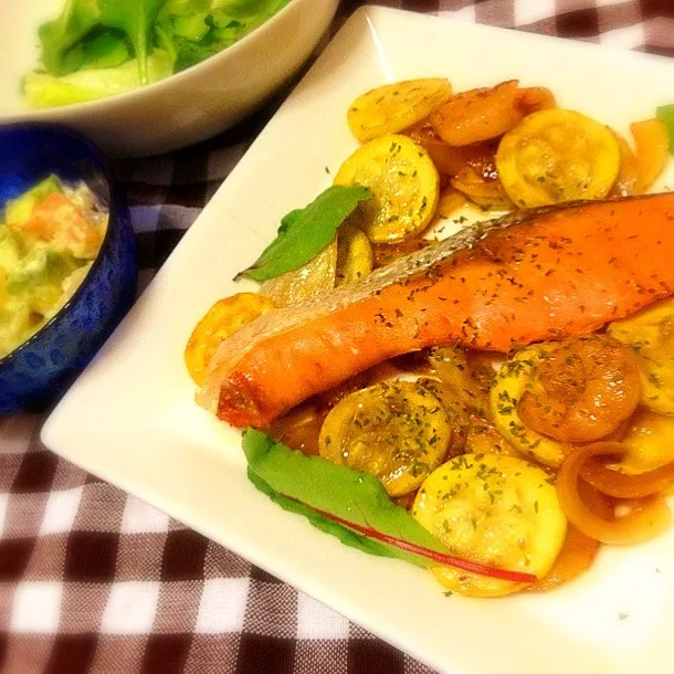 鮭とズッキーニの醤油とオリーブのマリネ♪|りなさん