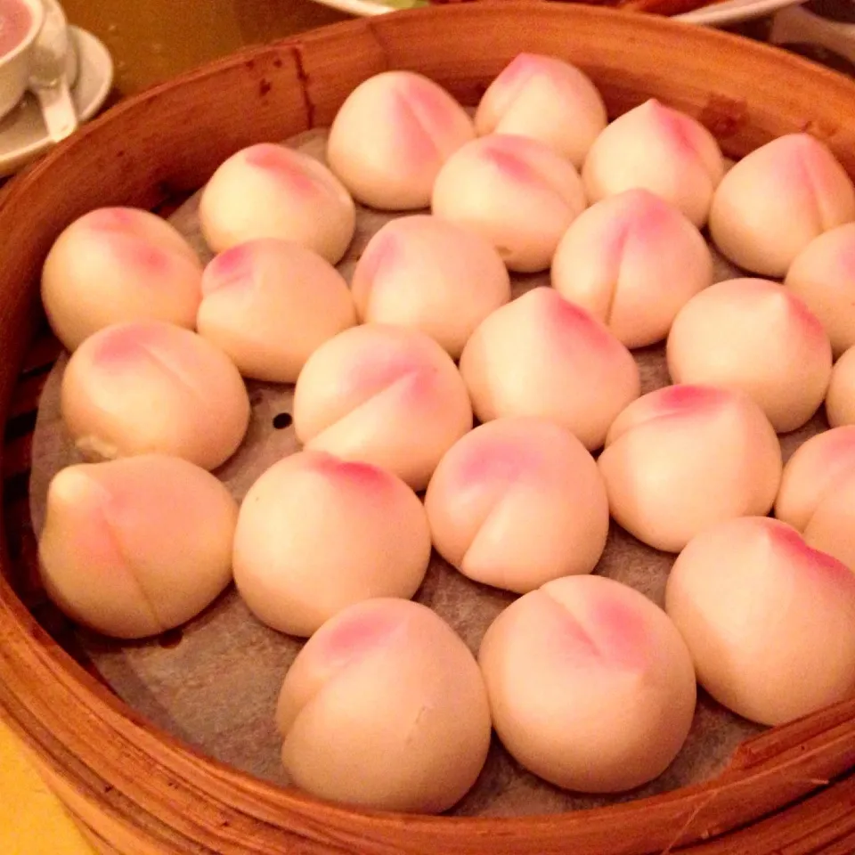 Mini sou bao (壽包) Chinese lotus-paste-filled birthday bun🍑🍞|PeonyYanさん