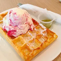 Very berry with waffle|Lam Brendaさん