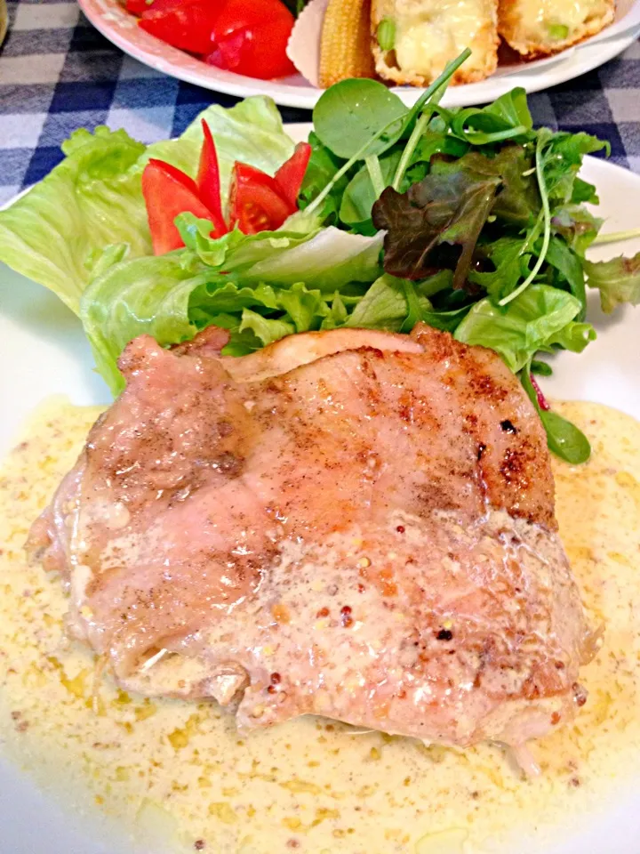 Snapdishの料理写真:チキンステーキマスタードソース♪ささ  さんチキン焼きましたよ(#^.^#)|ハルさん