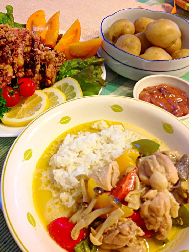 晩ご飯💕グリーンカレー、イカげそ唐揚げ、ふかし新ジャガ♪|桃実さん