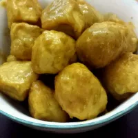 Snapdishの料理写真:Curry fish ball|HUANG XINTONGさん