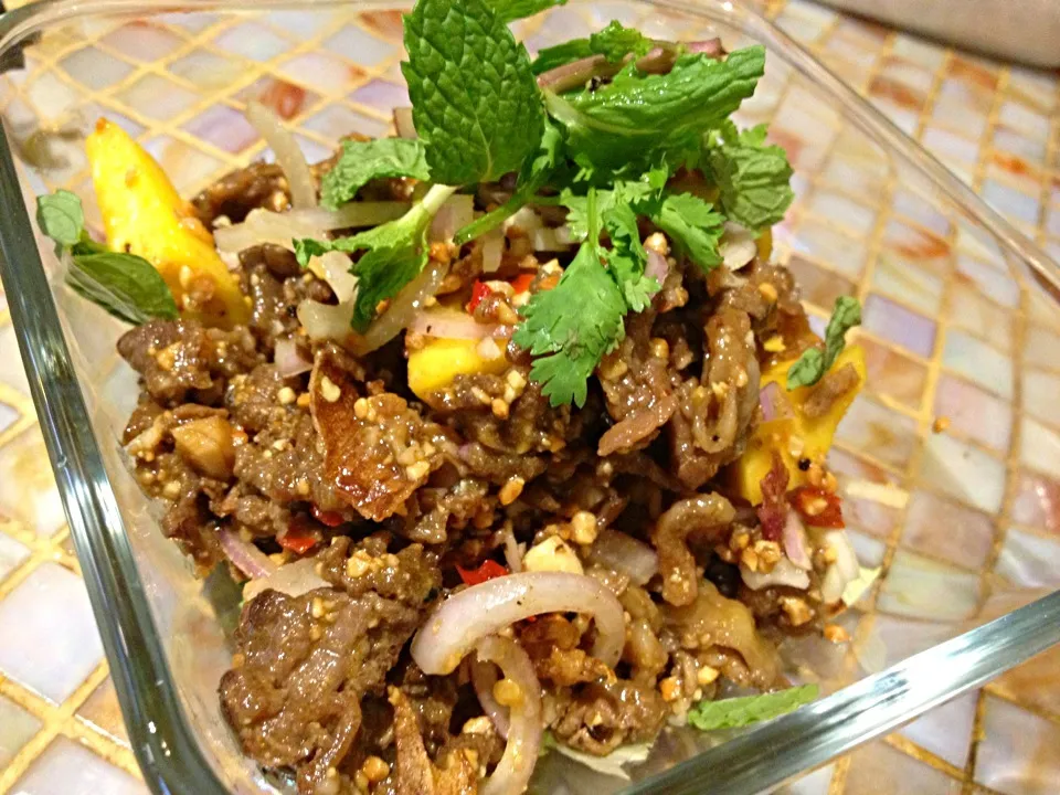 Grilled beef with mango salad|Nicholas Tayさん