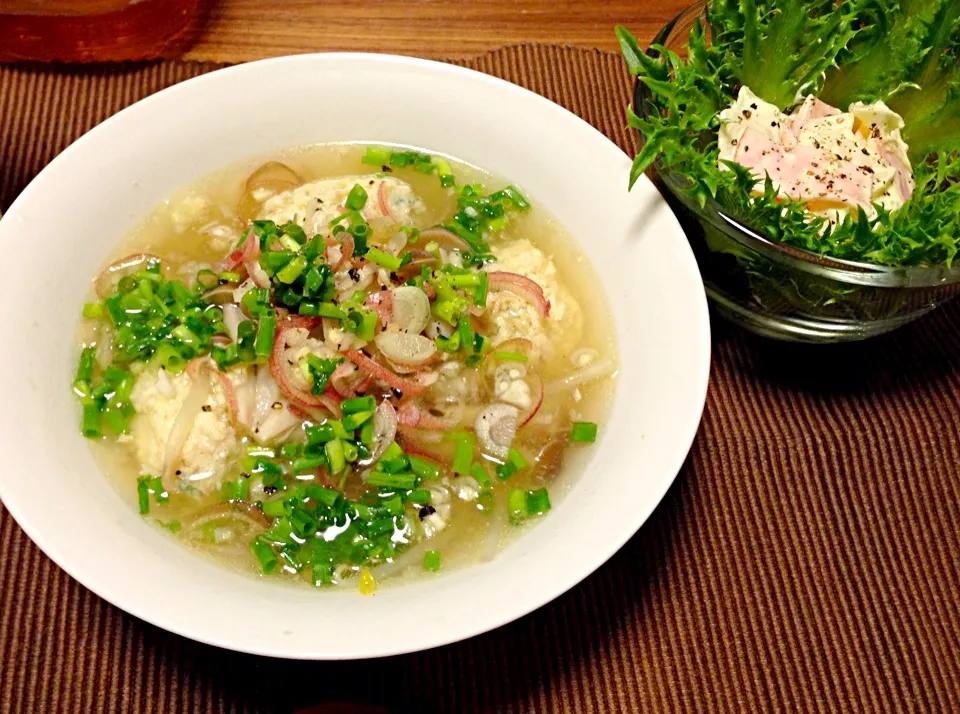 Snapdishの料理写真:【ダイエット食】豆腐入りふわふわ肉団子のスープ、大根とハムのサラダ|サチさん