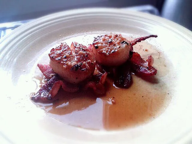 scallops and bacon with white wine reduction|ryan goldenさん