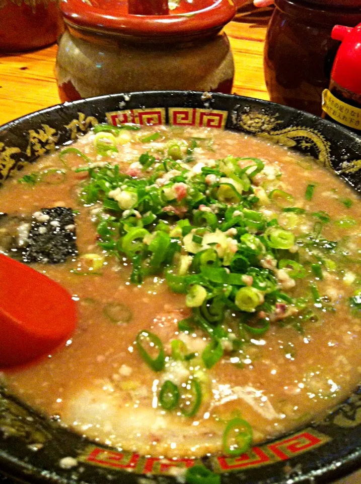 とんこつラーメン、麺ふつう、こってり、ネギ多め @無鉄砲本店 めちゃ美味しかったですぅ～🎶|Babyelephant-Tさん